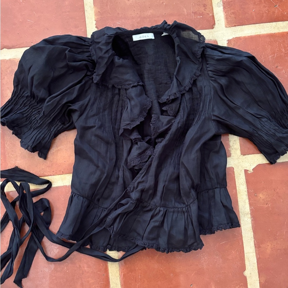 Doen Black Puff Sleeve Ruffled Blouse